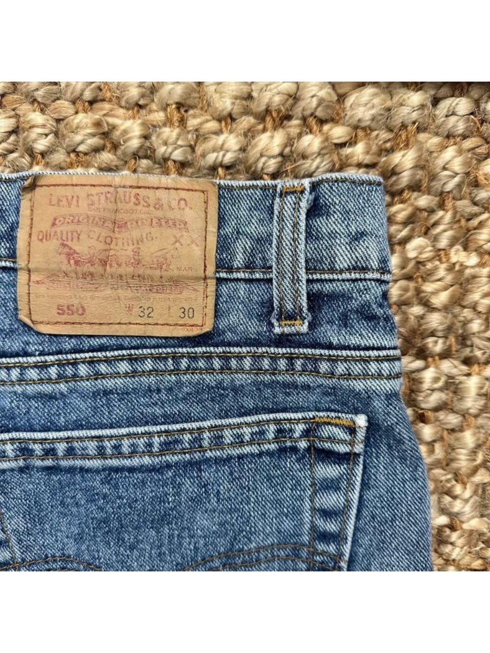 Vintage Levis 550 Relaxed Fit Jeans Mens W32 L30 Made in USA Medium Wash Blue